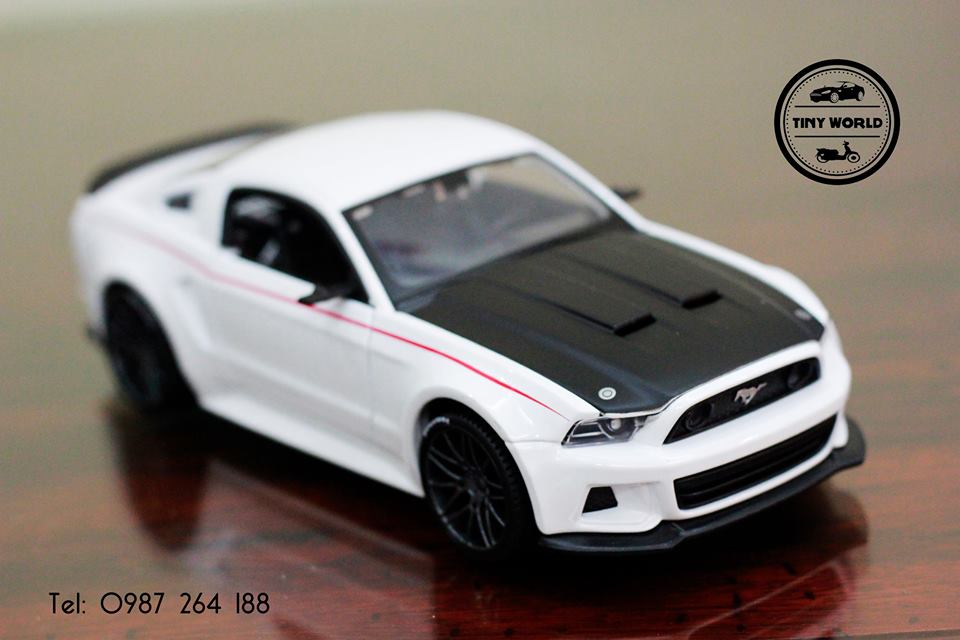 FORD MUSTANG STREET RACER (TRẮNG) 1:24 MAISTO