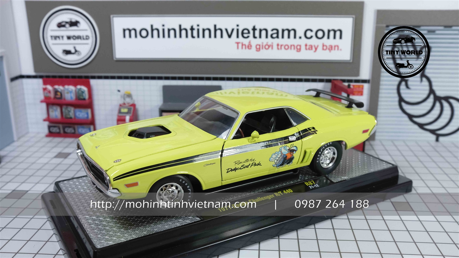 MÔ HÌNH Ô TÔ DODGE CHALLENGER RT 440 1971 (VÀNG) 1:24 M2