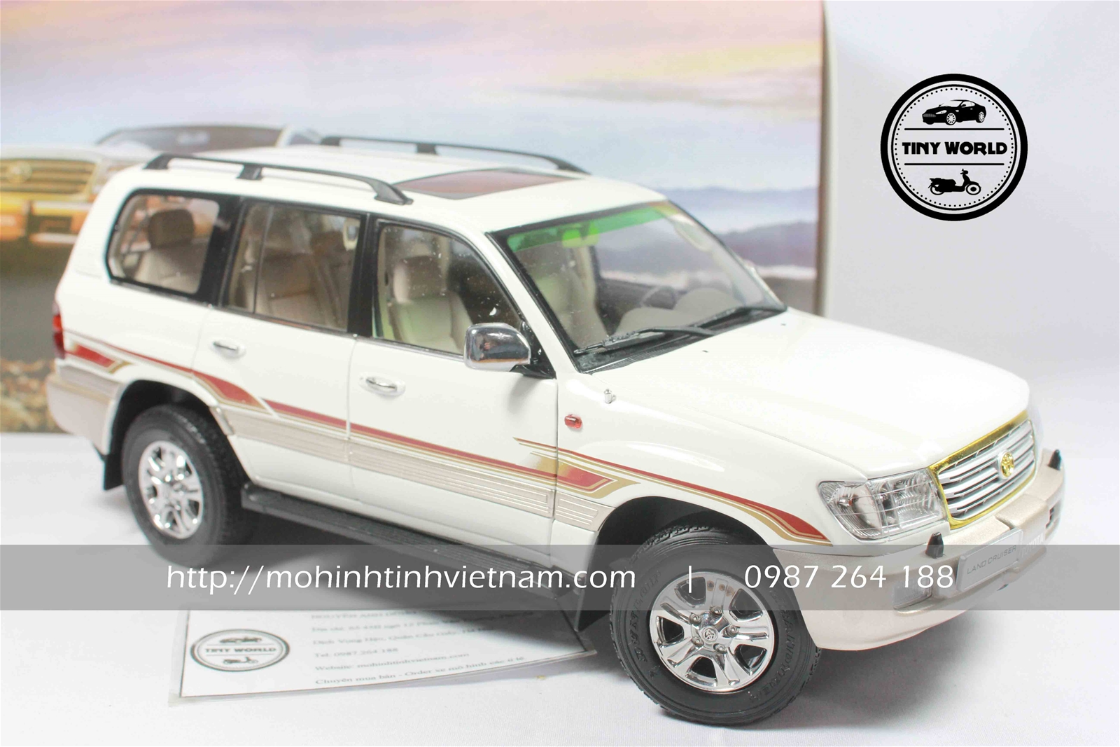 MÔ HÌNH Ô TÔ TOYOTA LAND CRUISER LC100 (TRẮNG) 1:18 DEALER