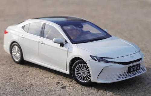 MÔ HÌNH Ô TÔ TOYOTA CAMRY 2024 (TRẮNG) 1:18 DEALER