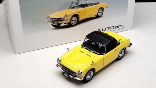 MÔ HÌNH Ô TÔ HONDA S800 (VÀNG) 1:18 AUTOART