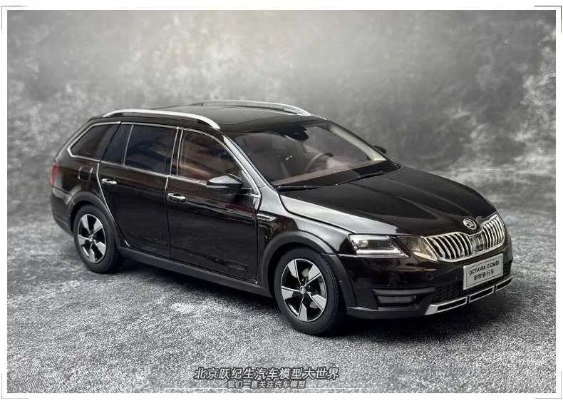 MÔ HÌNH Ô TÔ SKODA OCTAVIA COMBI (NÂU) 1:18 DEALER