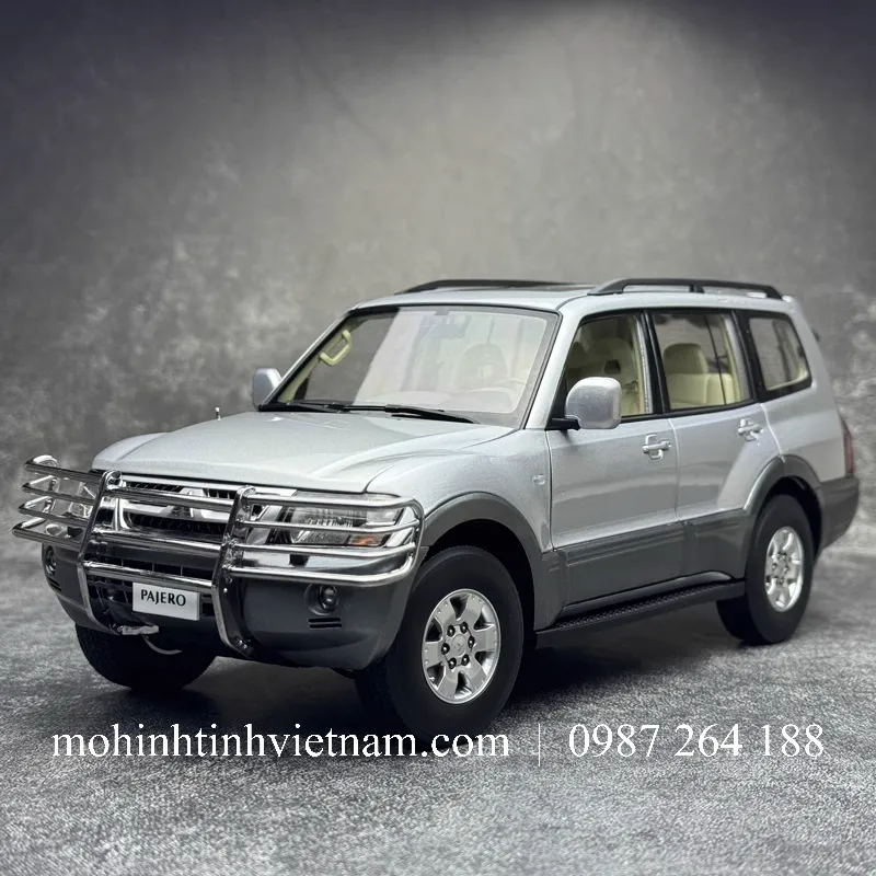 MÔ HÌNH Ô TÔ MITSUBISHI PAJERO V73 (BẠC) 1:18 YC MODEL