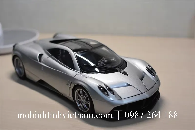 MÔ HÌNH Ô TÔ PAGANI HUAYRA 2011 (BẠC) 1:18 AUTOART