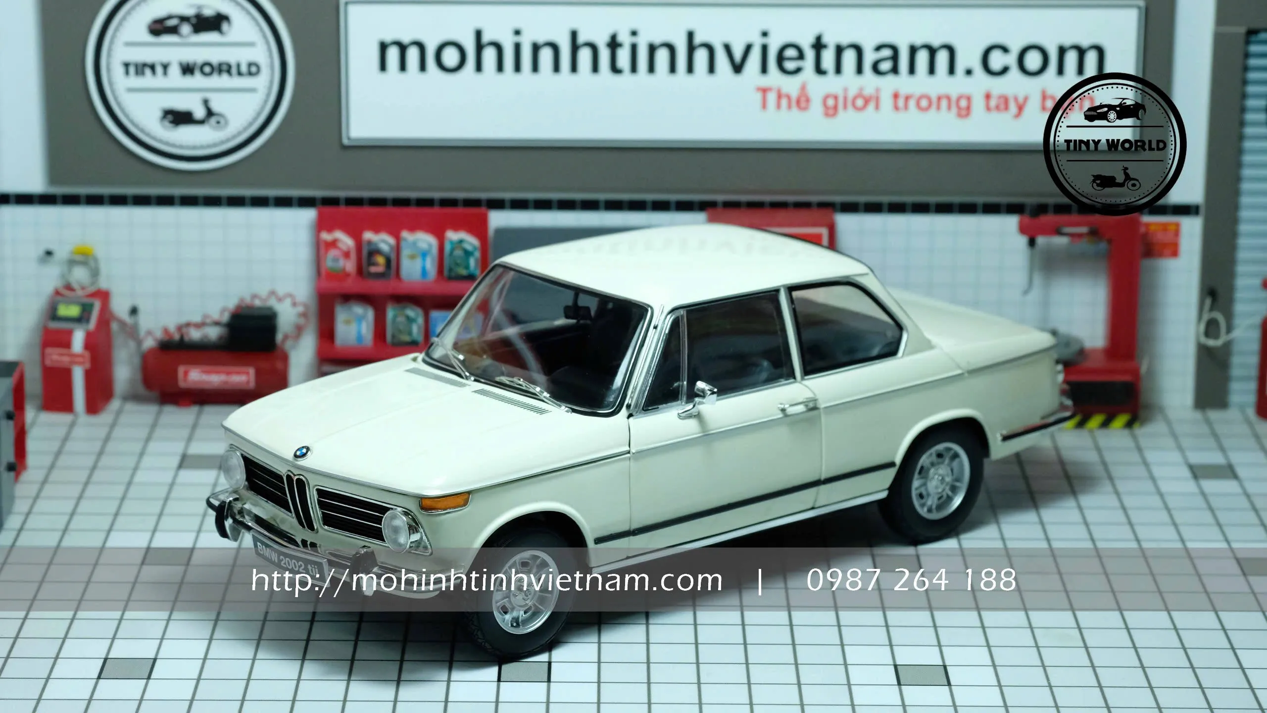 MÔ HÌNH Ô TÔ BMW 2002 TII 1972 (BE) 1:18 KYOSHO