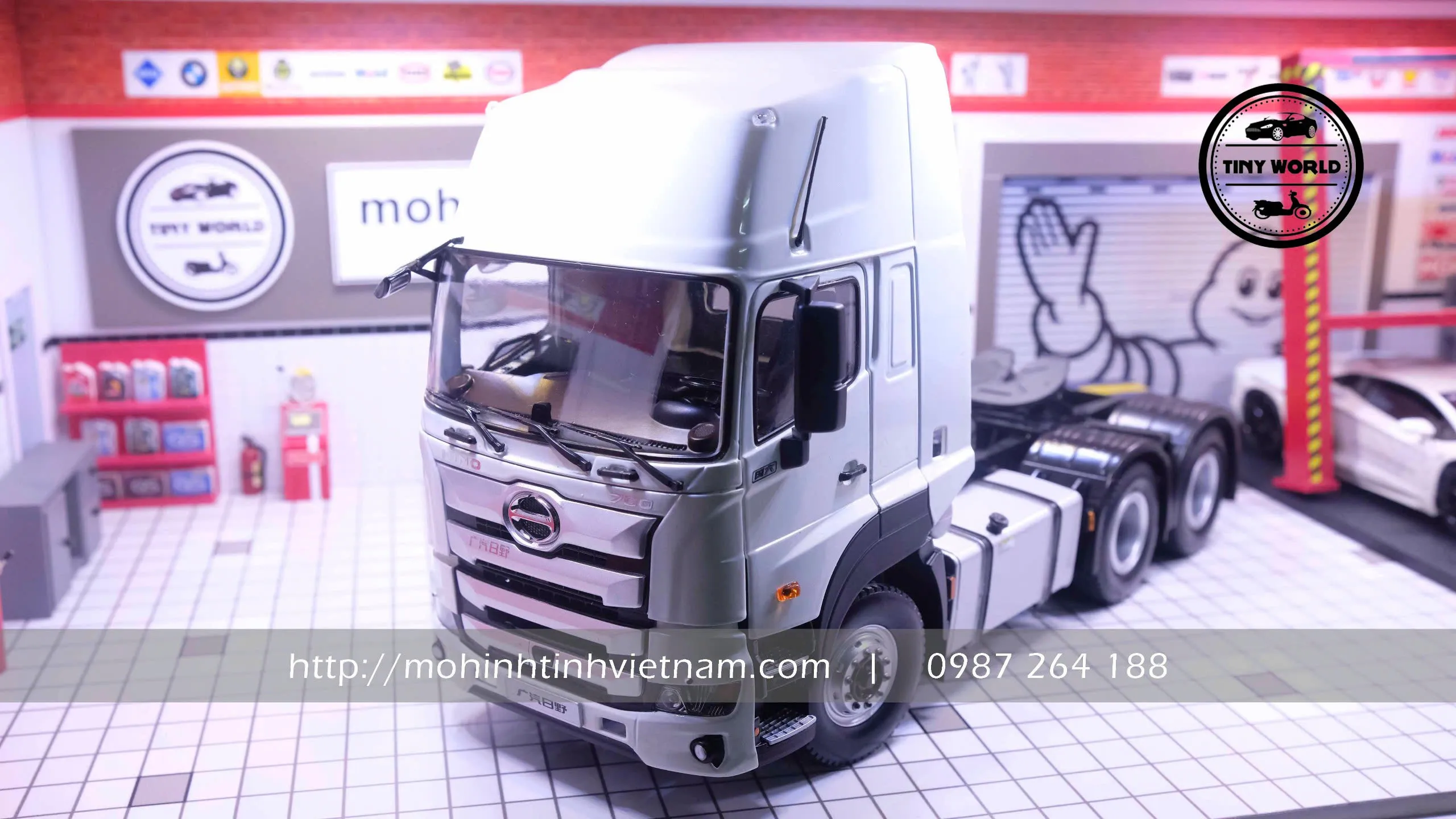 MÔ HÌNH Ô TÔ HINO 700 NEW (TRẮNG) 1:24 DEALER