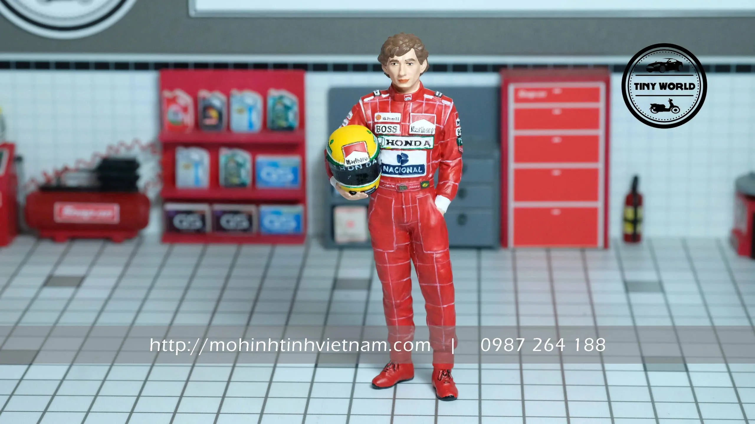 MÔ HÌNH FIGURE AYRTON SENNA (ĐỎ) 1:18 DIECAST MODEL