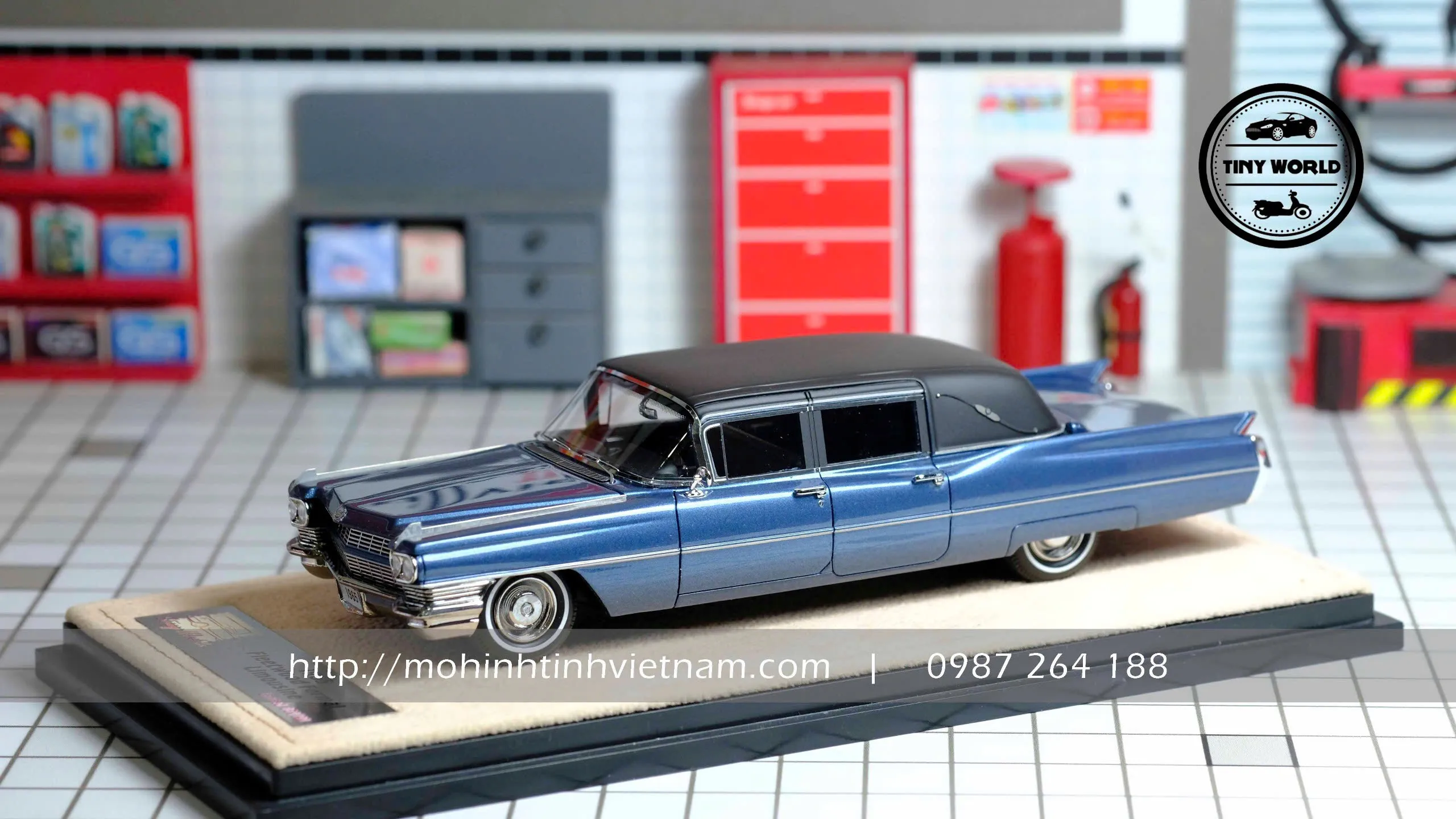 MÔ HÌNH Ô TÔ CADILLAC FLEETWOOD FORMAL LIMOUSINE LANDAU TOP 1965 (XANH) 1:43 STAMP