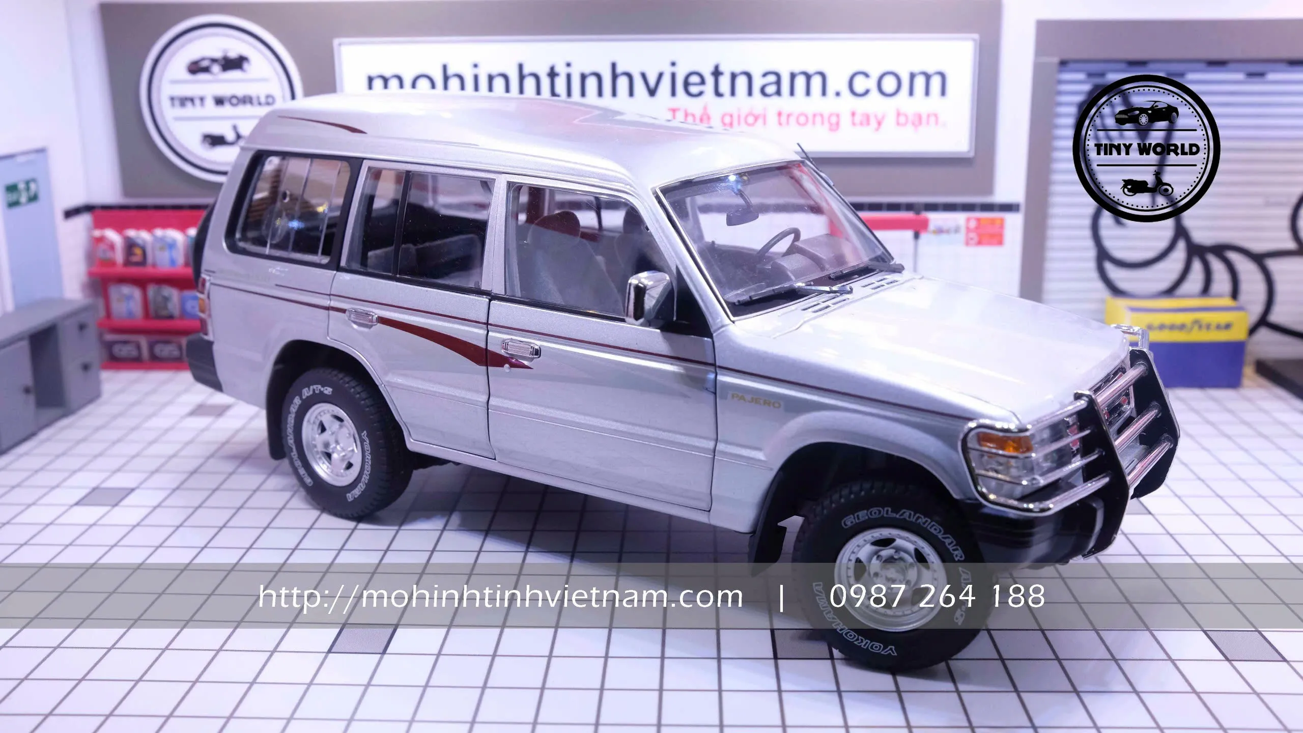 MÔ HÌNH Ô TÔ MITSUBISHI PAJERO V31 (BẠC) 1:18 SUNYORK