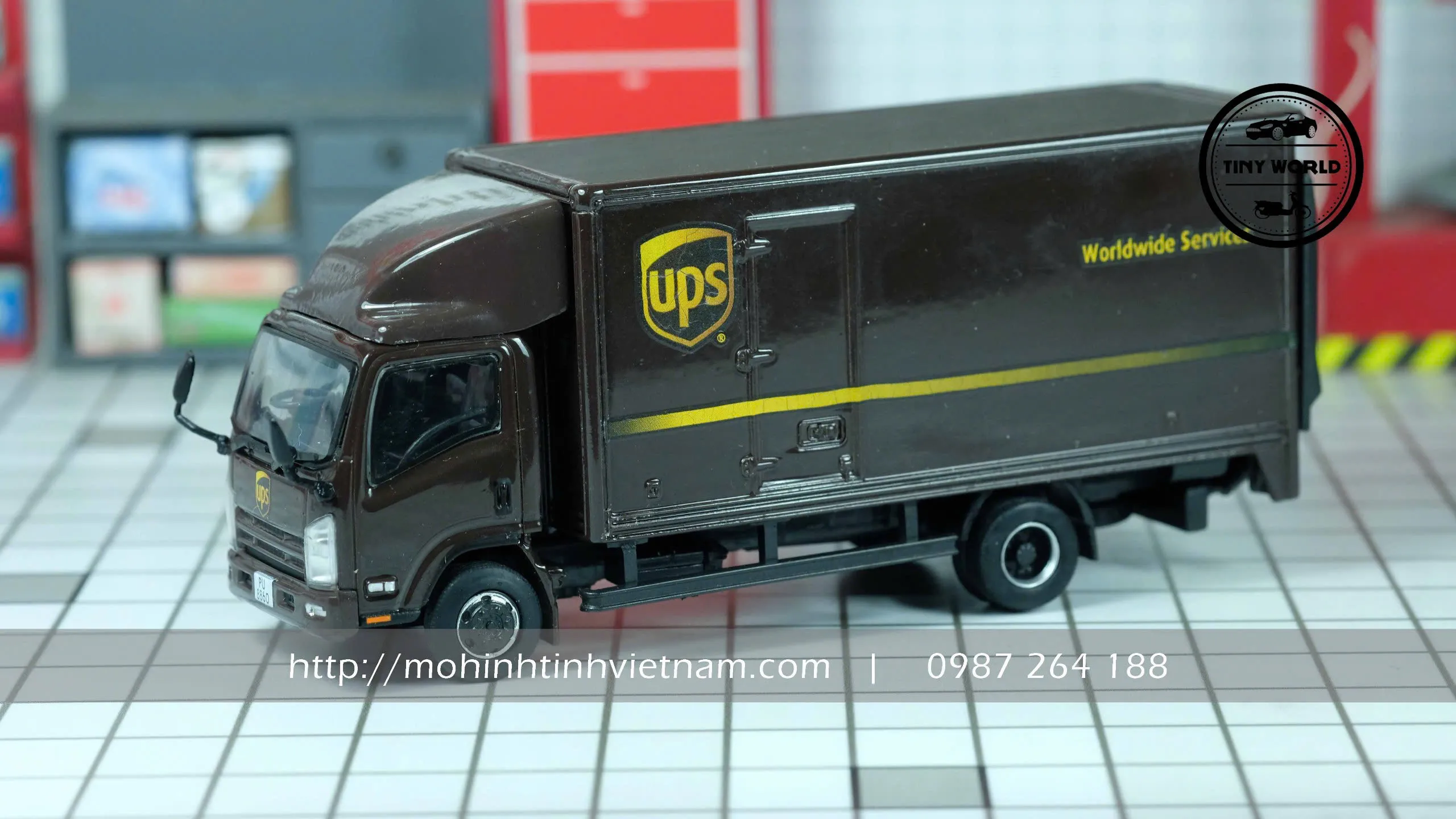 MÔ HÌNH Ô TÔ ISUZU UPS (ĐEN) 1:64 TINY