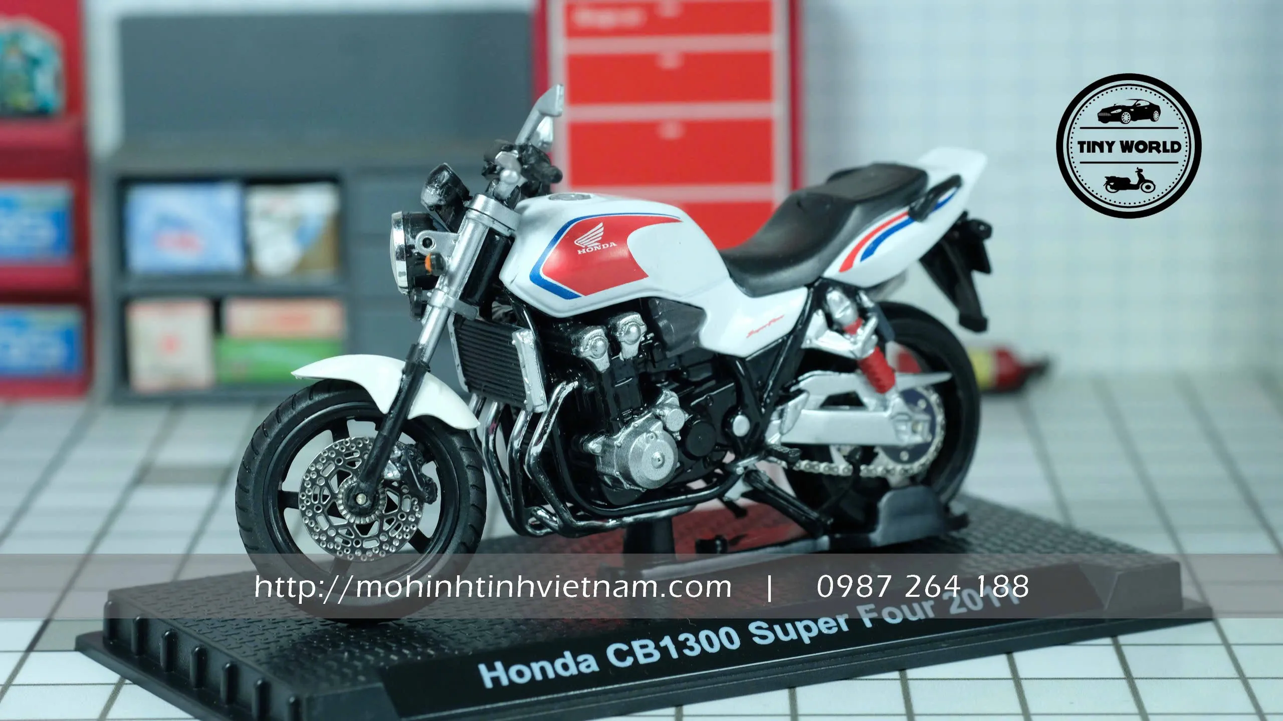 MÔ HÌNH XE MÁY HONDA CB1300 SUPER FOUR 2011 (TRẮNG) 1:24 MOTORCYCLE MODEL