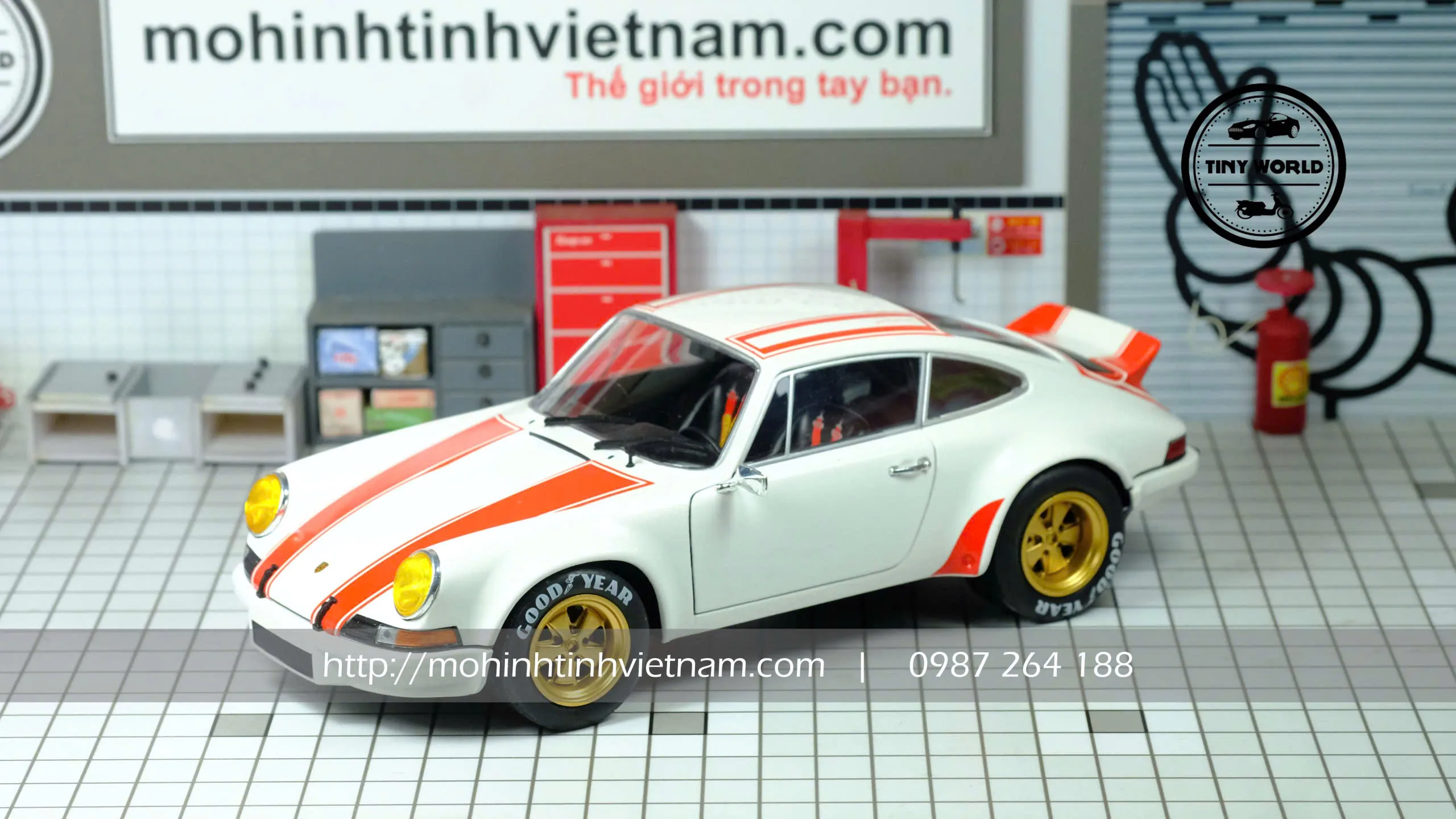 MÔ HÌNH Ô TÔ PORSCHE 911 RSR 1973 (TRẮNG) 1:18 SOLIDO