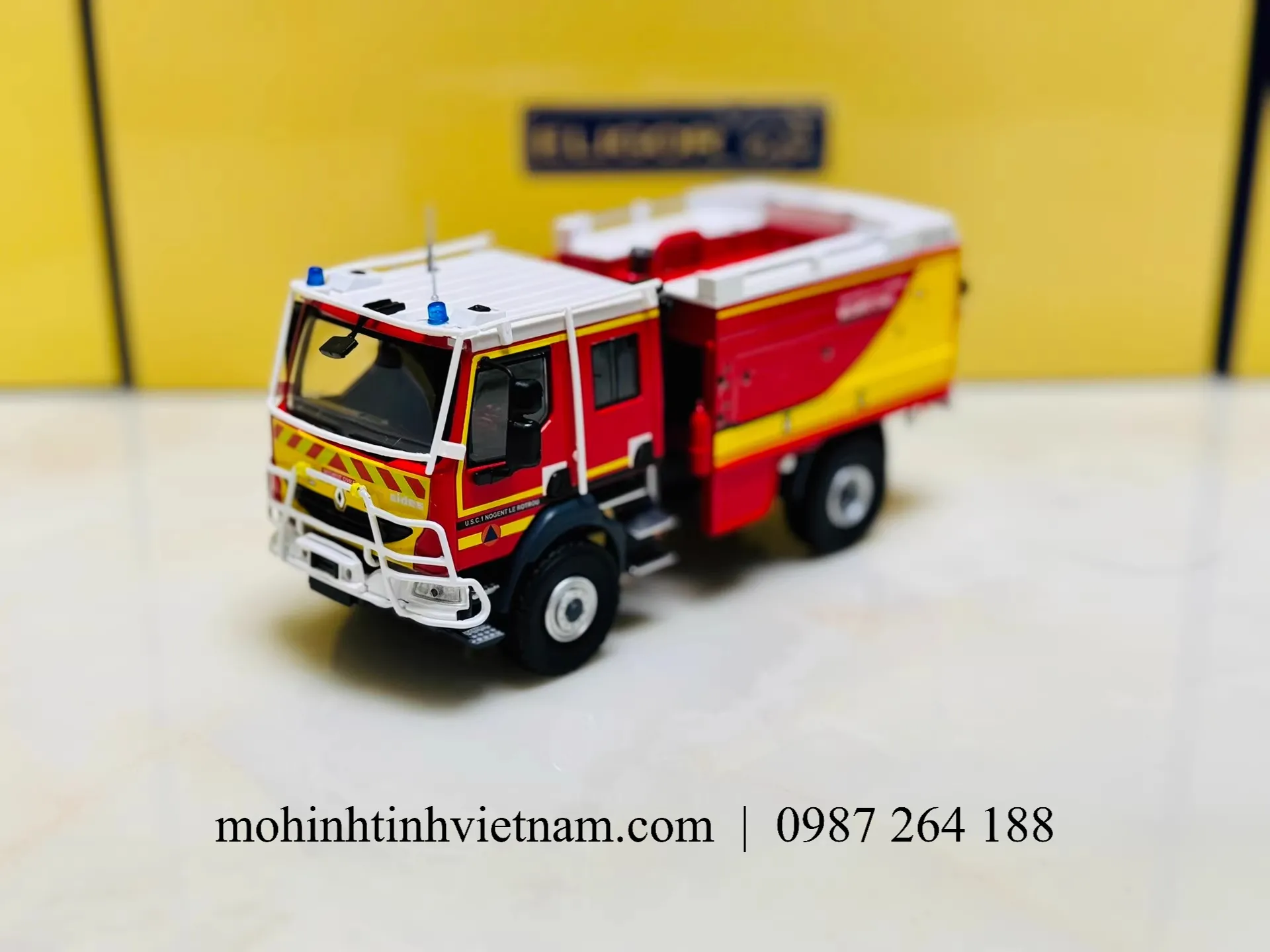 MÔ HÌNH XE CỨU HỎA RENAULT MIDLUM CAB.PROFONDE 4PORTES-CCFM-4000 (ĐỎ) 1:43 ELIGOR