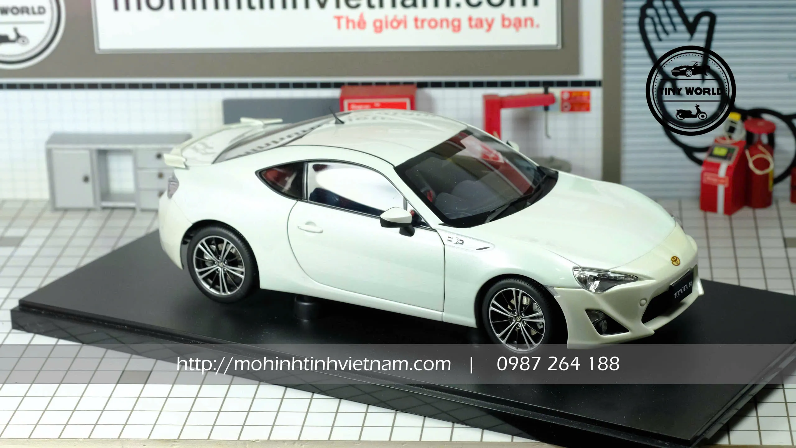 MÔ HÌNH Ô TÔ TOYOTA 86 GT LIMITED (TRẮNG) 1:18 AUTOART