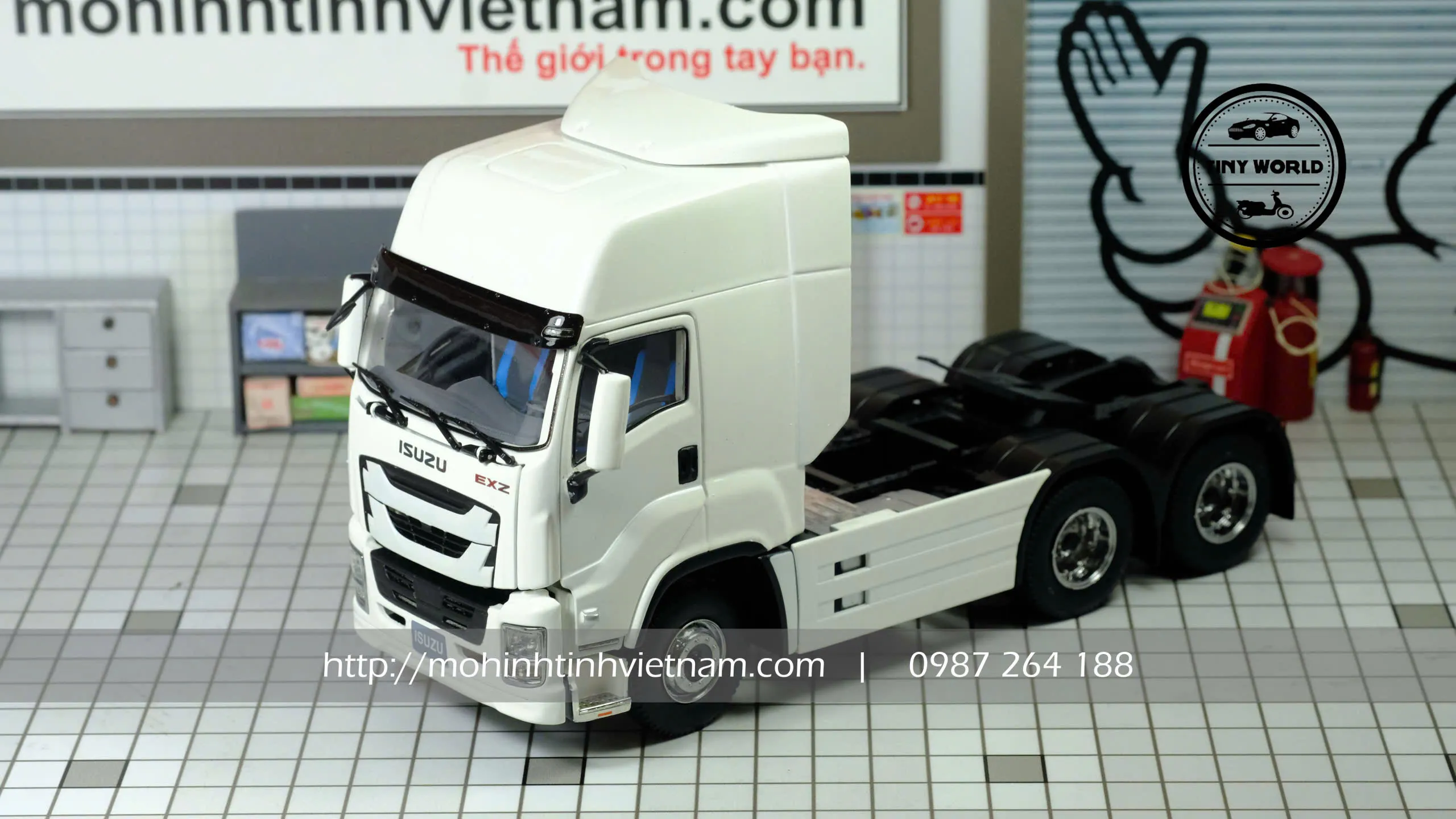 MÔ HÌNH ĐẦU KÉO ISUZU EXZ (TRẮNG) 1:32 DEALER