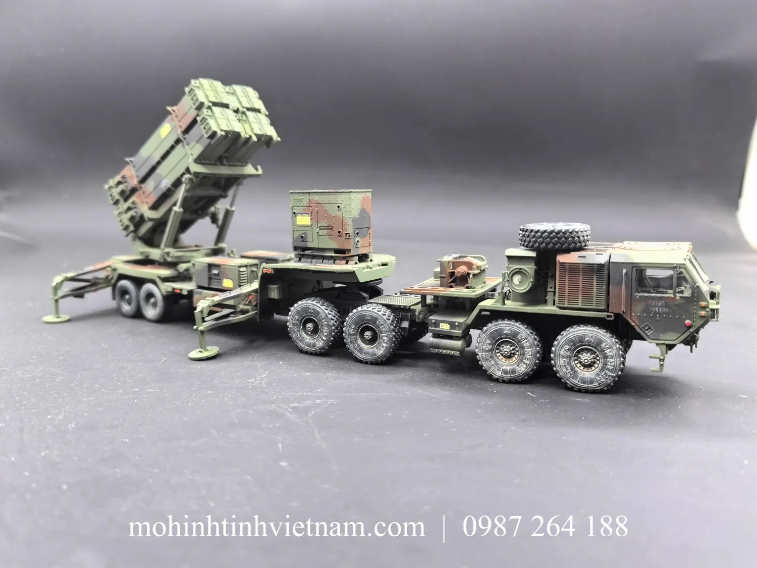 MÔ HÌNH TÊN LỬA PHÒNG KHÔNG PATRIOT LAUNCHER PAC-3 (XANH) 1:72