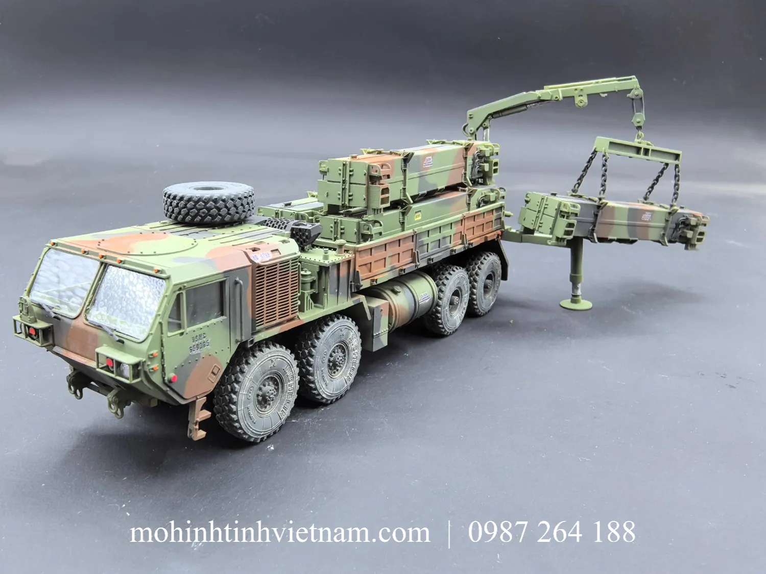 MÔ HÌNH XE TIẾP TẾ ĐẠN DƯỢC HỆ THỐNG TÊN LỬA PATRIOT (XANH) 1:72