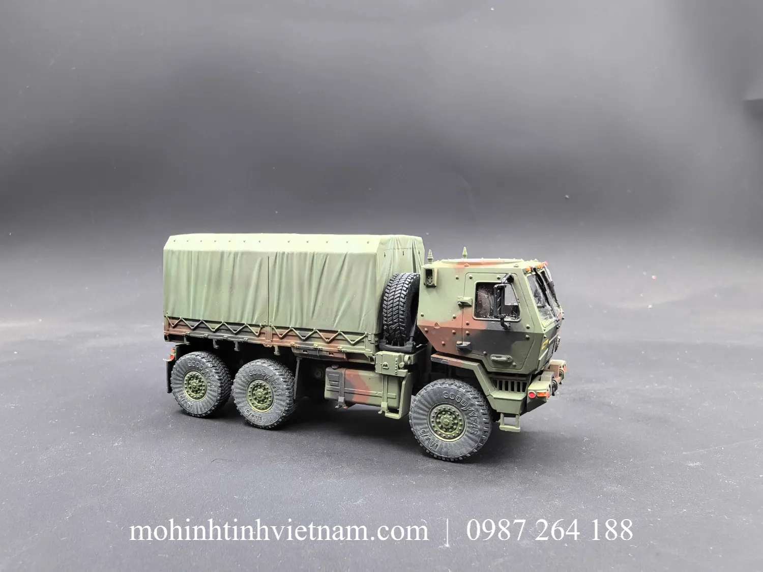 MÔ HÌNH XE VẬN TẢI M1083 (XANH) 1:72