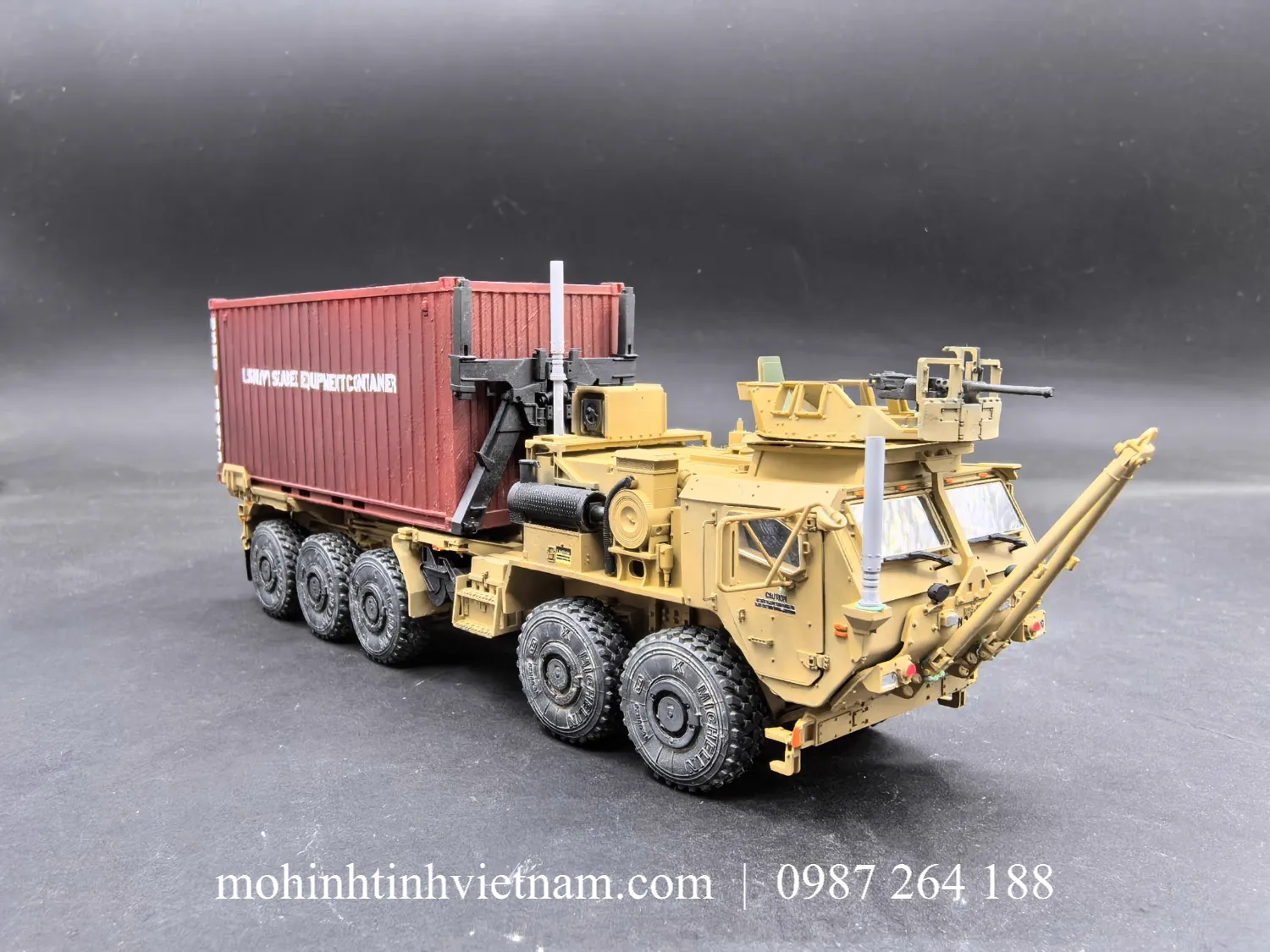 MÔ HÌNH XE VẬN CHUYỂN CONTAINER CHIẾN THUẬT OSHKOSH PLS (XANH) 1:72