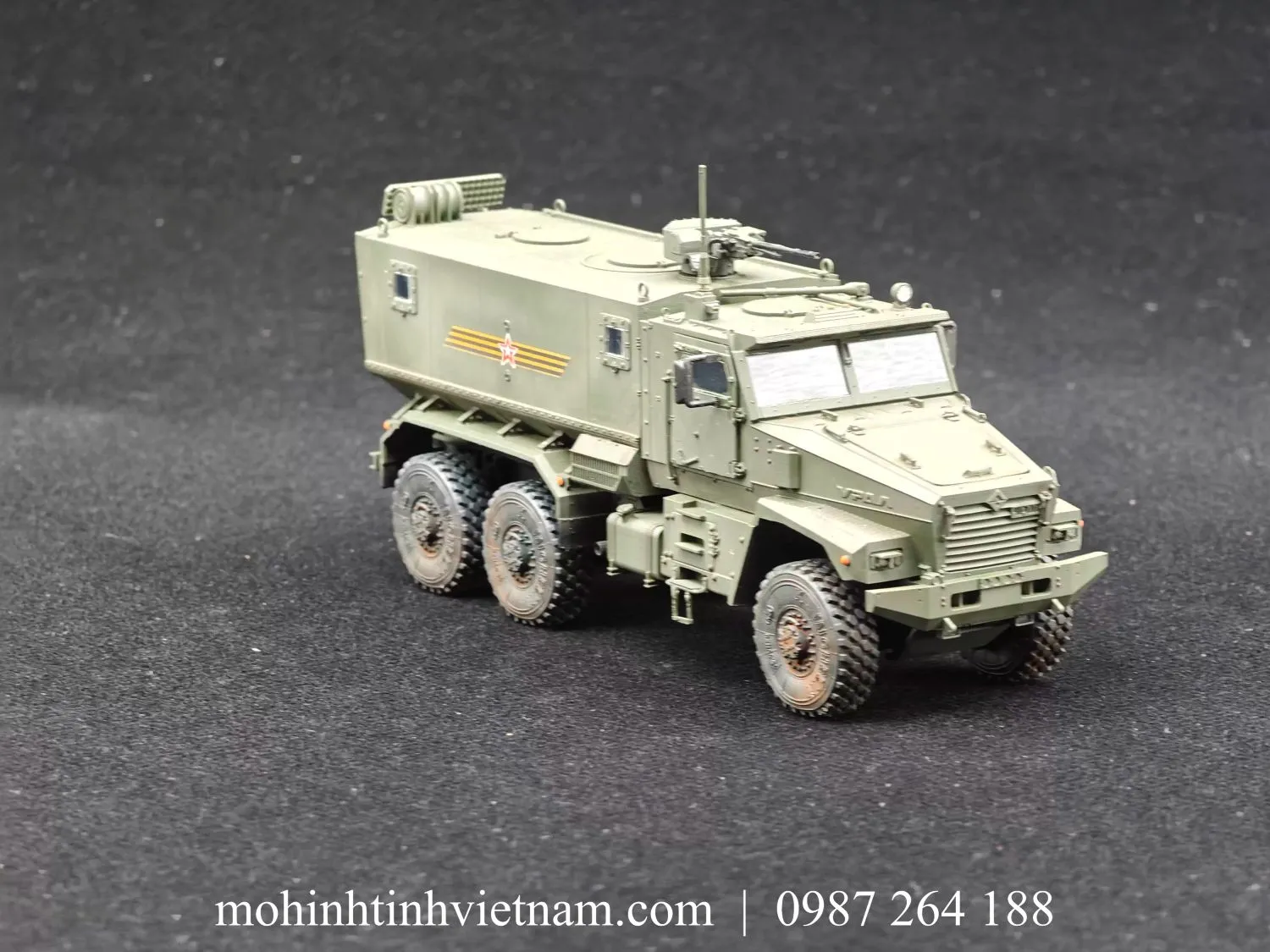 MÔ HÌNH XE BỌC THÉP TYPHOON-U (XANH) 1:72