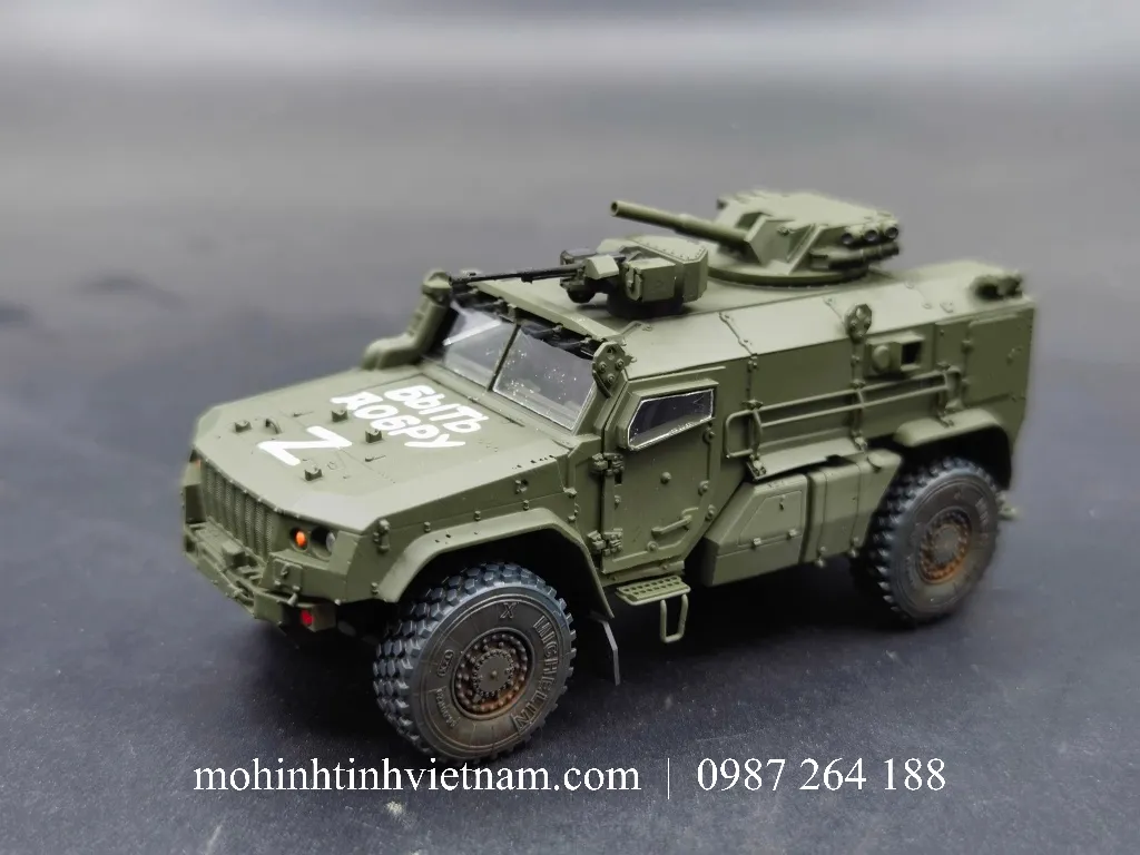 MÔ HÌNH XE BỌC THÉP TYPHOON-VDV (XANH) 1:72