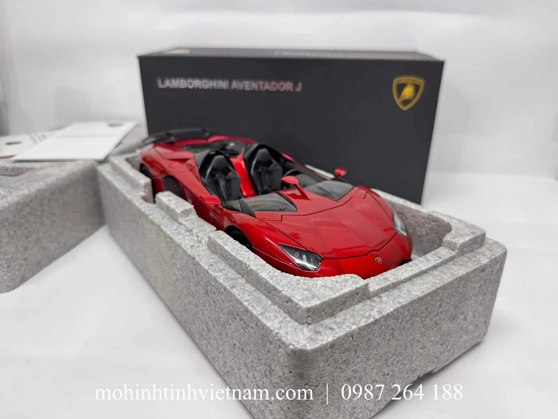 MÔ HÌNH Ô TÔ LAMBORGHINI AVENTADOR J (ĐỎ) 1:18 AUTOART