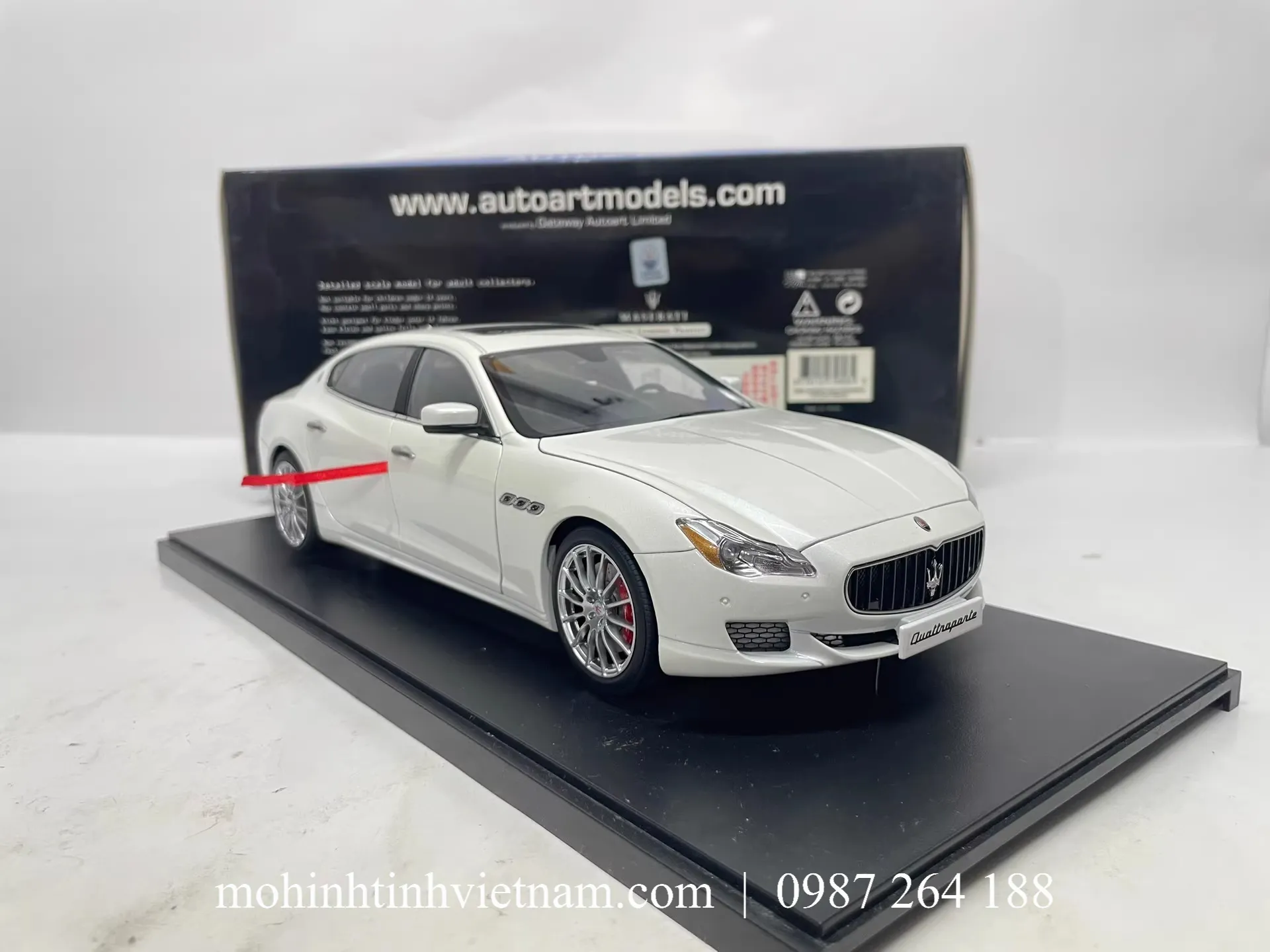 MÔ HÌNH Ô TÔ MASERATI QUATTROPORTE GTS (TRẮNG) 1:18 AUTOART