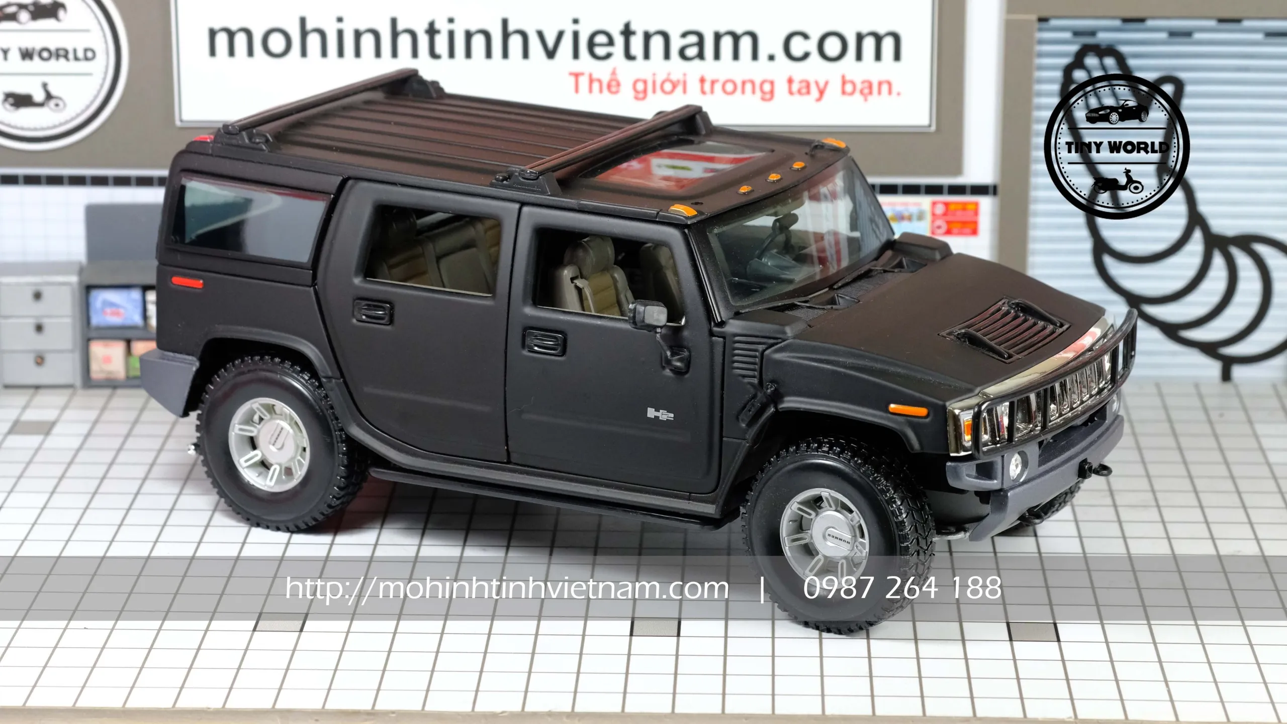 MÔ HÌNH Ô TÔ HUMMER H2 2003 (ĐEN NHÁM) 1:18 MAISTO