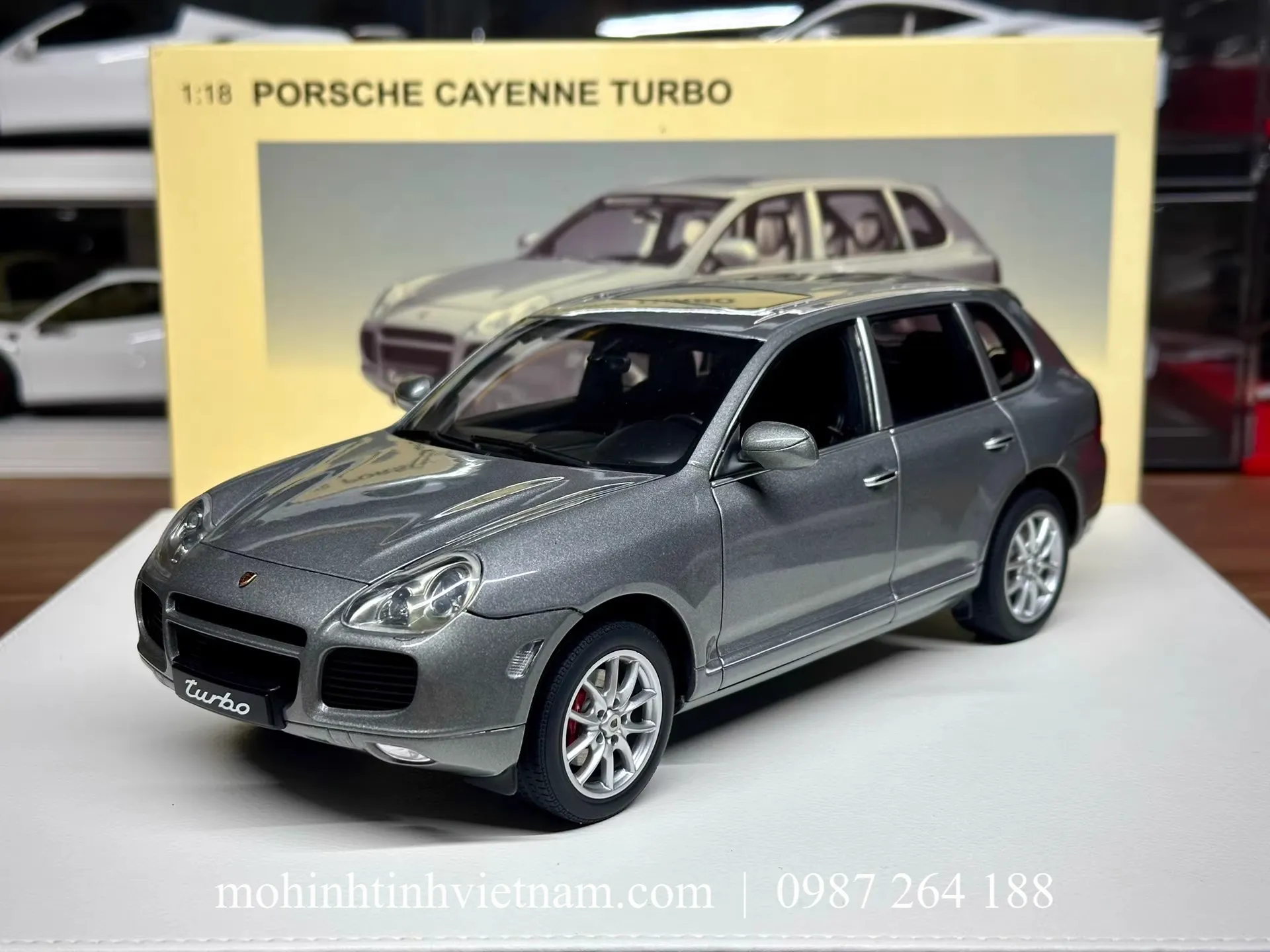 MÔ HÌNH Ô TÔ PORSCHE CAYENNE TURBO (XÁM) 1:18 AUTOART