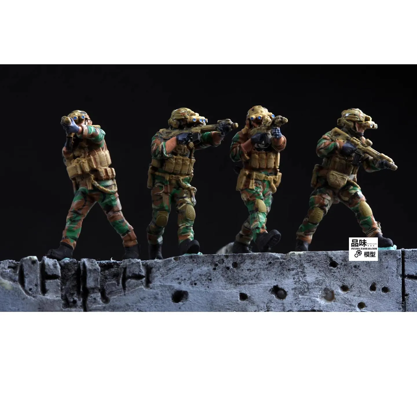 MÔ HÌNH ĐỘI ĐẶC NHIỆM THỦY QUÂN LỤC CHIẾN HOA KỲ (SET 4 LÍNH) 1:72