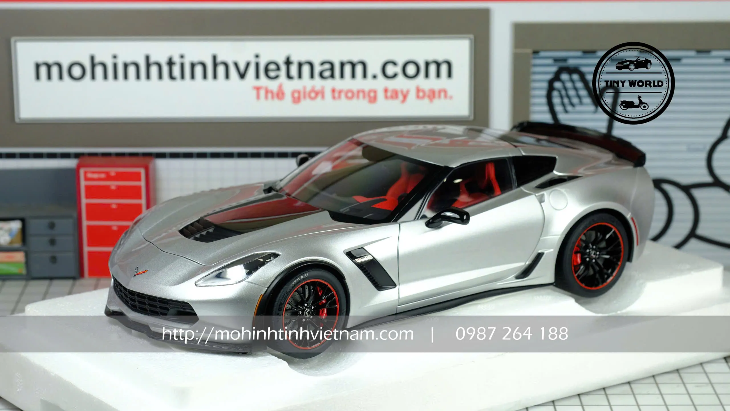 MÔ HÌNH Ô TÔ CHEVROLET CORVETTE C7 Z06 (BẠC) 1:18 AUTOART