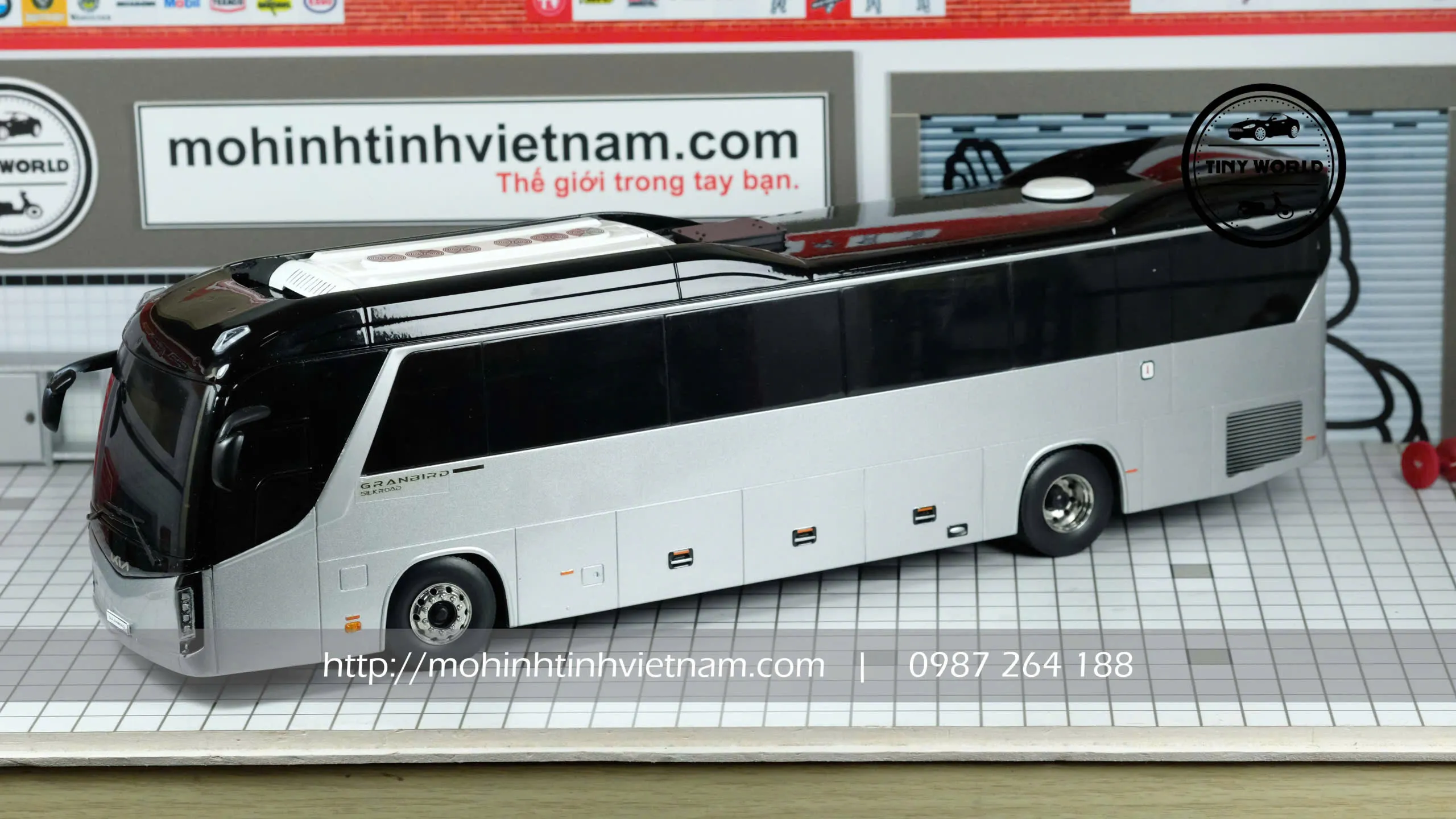 MÔ HÌNH XE BUS KIA GRANBIRD (TRẮNG) 1:32 DEALER