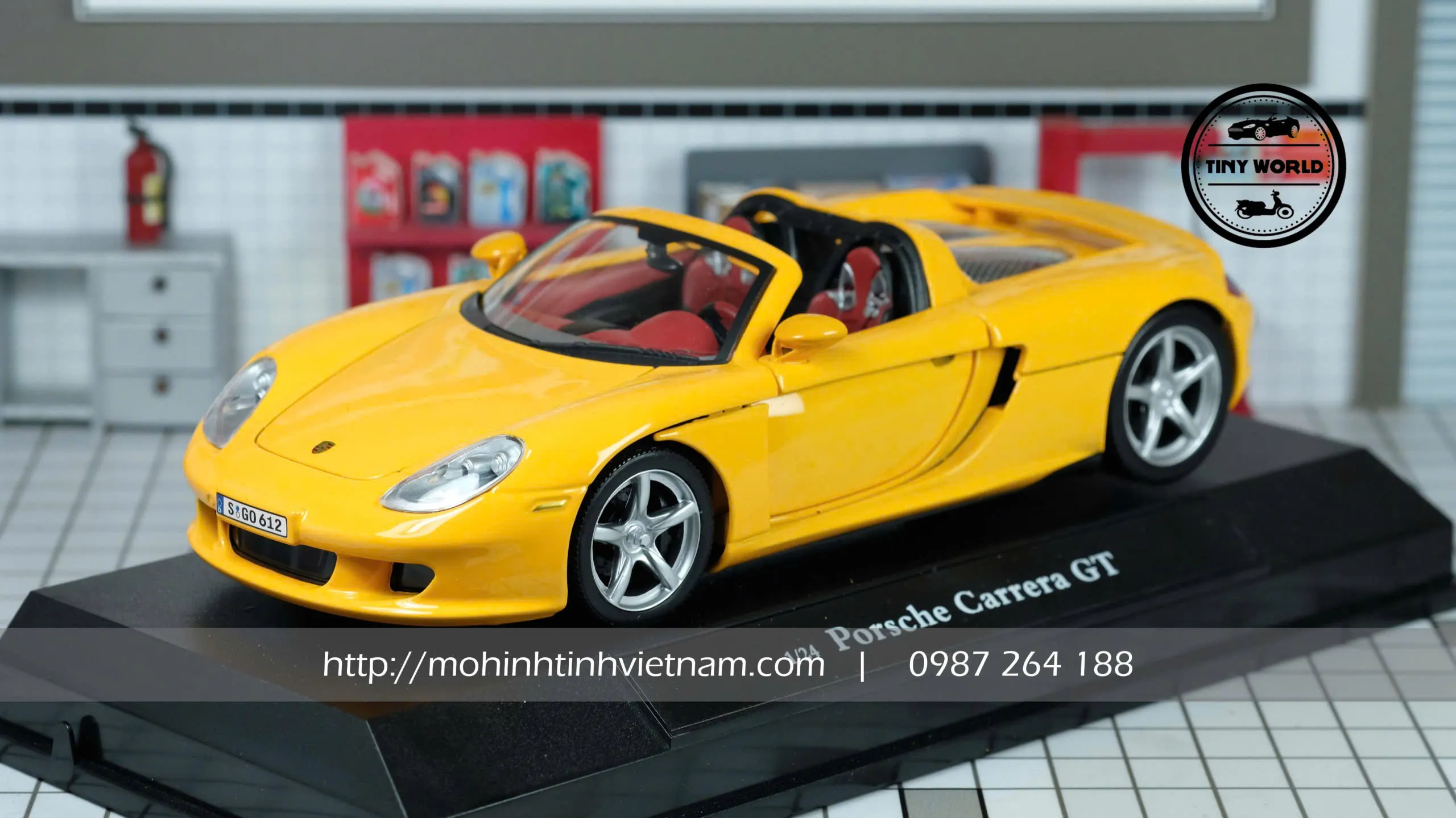 MÔ HÌNH Ô TÔ PORSCHE CARRERA GT (VÀNG) 1:24 CARARAMA