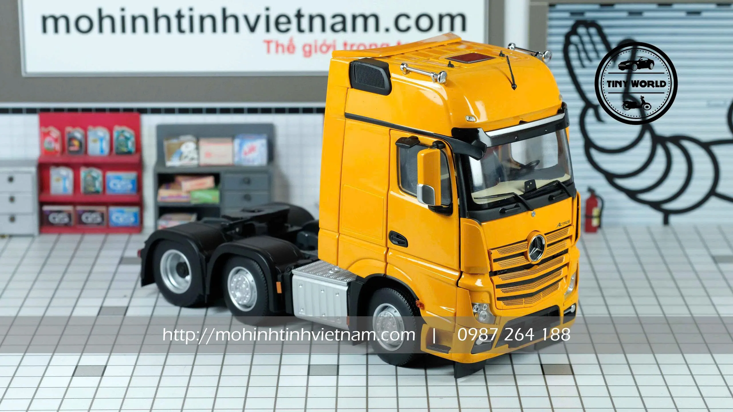 MÔ HÌNH ĐẦU KÉO MERCEDES-BENZ ACTROS MP4 (VÀNG) 1:32 MARGE MODELS