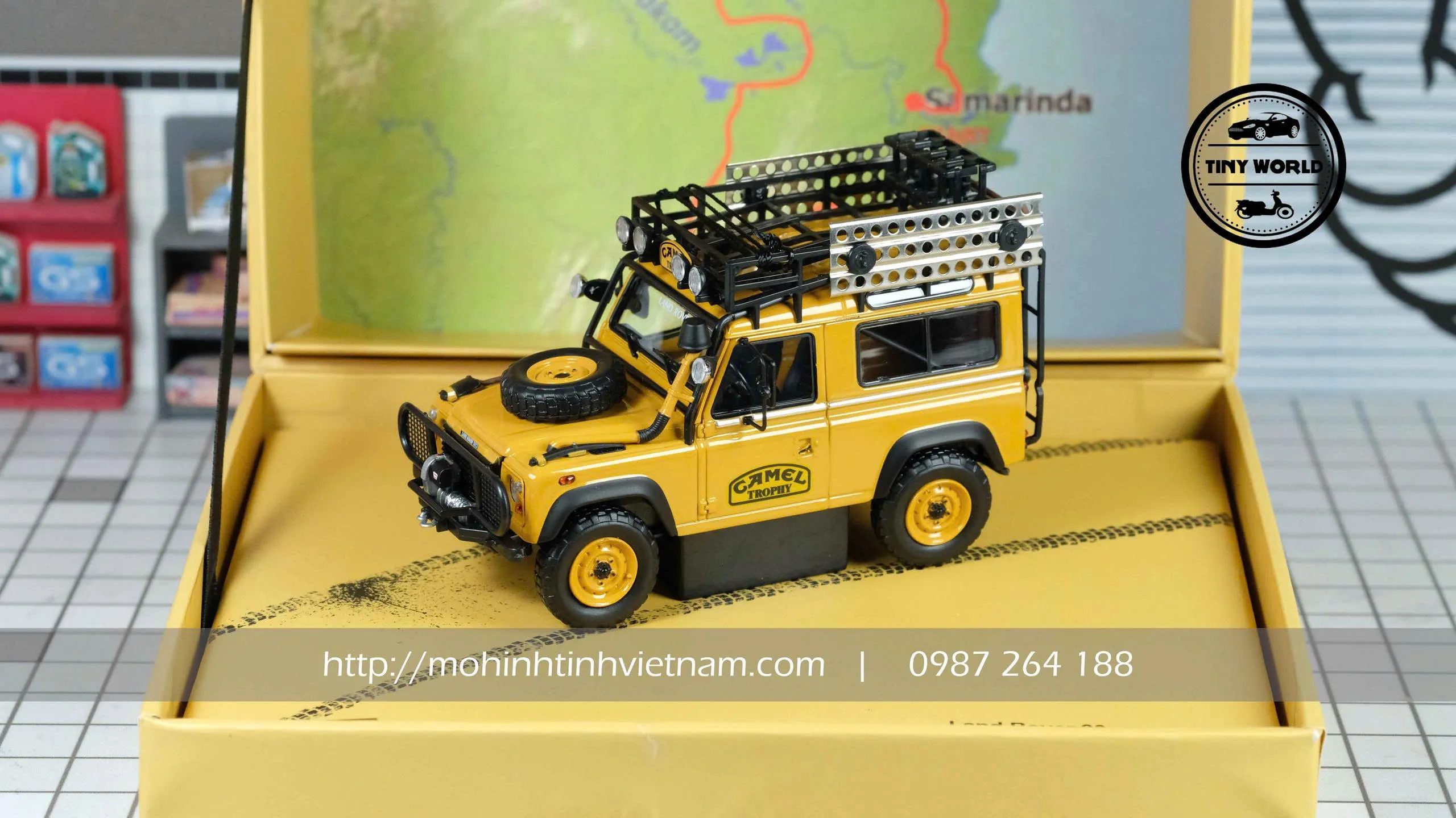 MÔ HÌNH Ô TÔ LAND ROVER DEFENDER 90 "CAMEL TROPHY" BORONEO 1985 (VÀNG) 1:43 ALMOST REAL