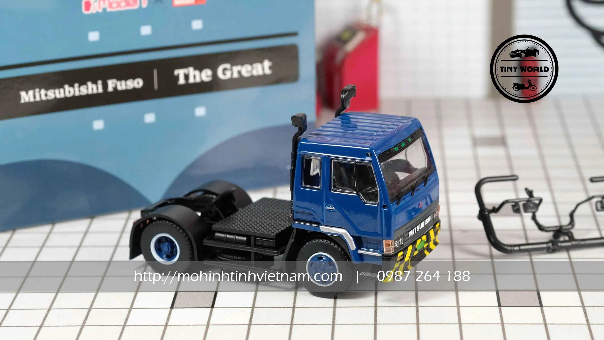 MÔ HÌNH Ô TÔ MITSUBISHI FUSO (XANH) 1:64 DBGT