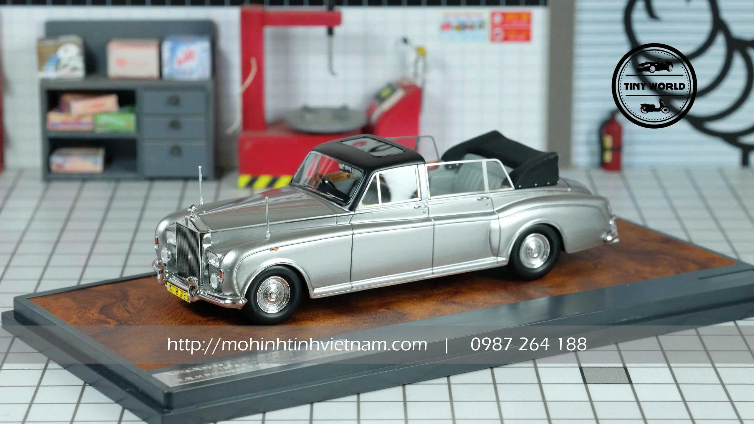 MÔ HÌNH Ô TÔ ROLLS-ROYCE PHANTOM VI LANDAULETTE 1975 (BẠC) 1:43 MATRIX