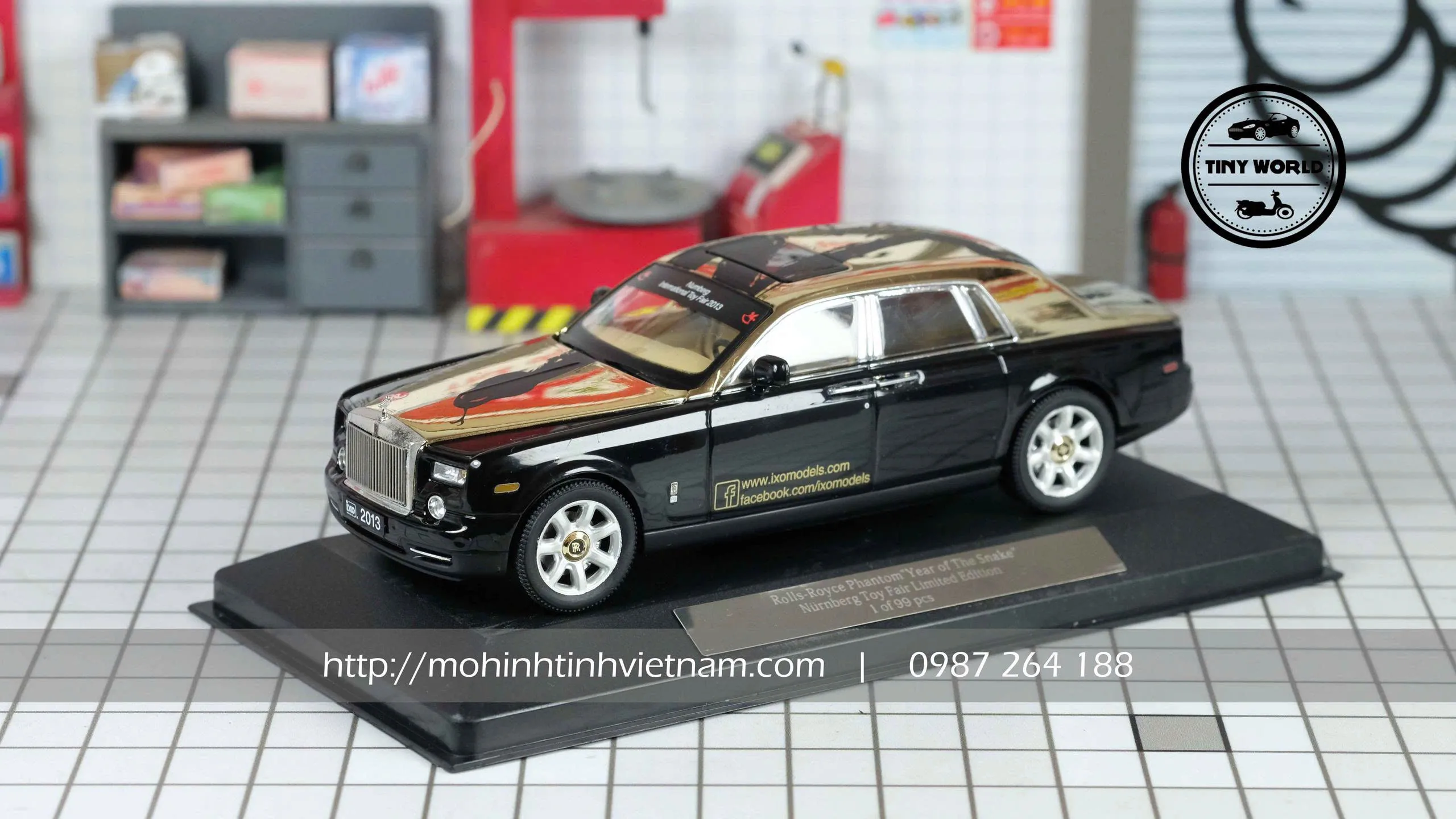 MÔ HÌNH Ô TÔ ROLLS ROYCE PHANTOM YEAR OF THE SNAKE" NURNBERG TOY FAIR 2013 SPECIAL EDITION (ĐEN) 1:43 IXO